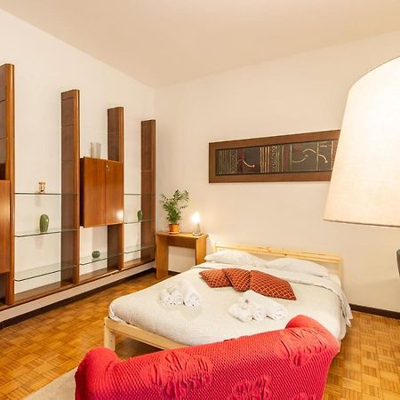 Central Guest House Milan Bagian luar foto